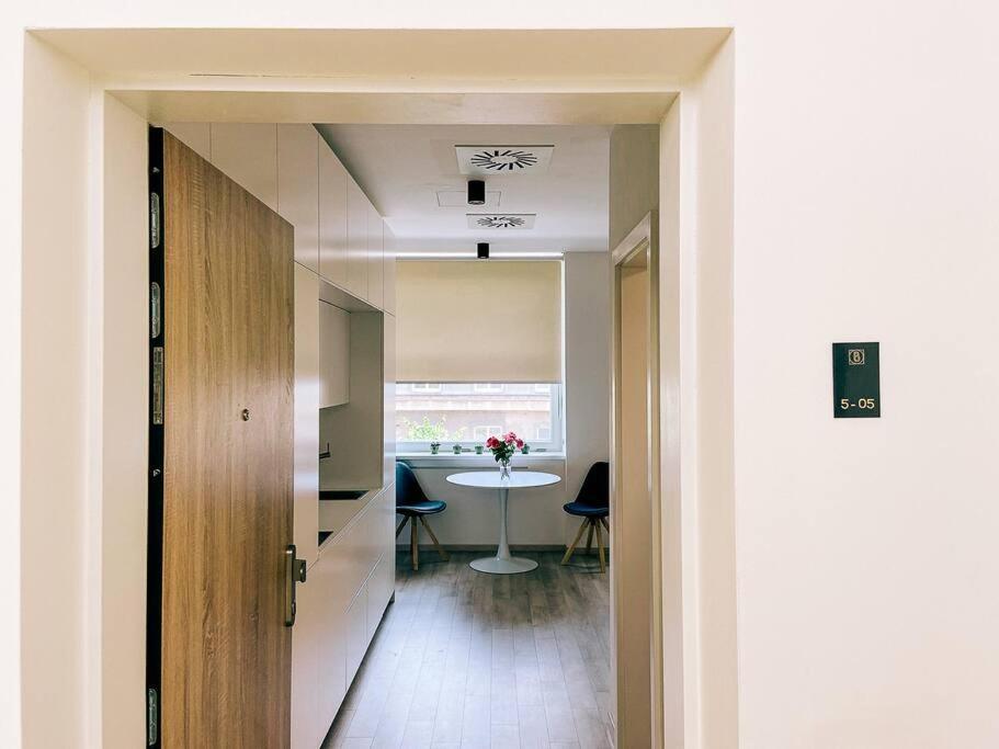 New Studio In Quiet Part Of The City Center Bratislava Esterno foto