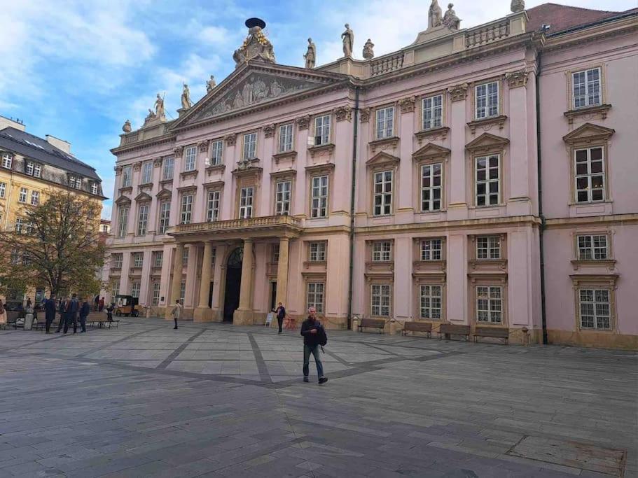New Studio In Quiet Part Of The City Center Bratislava Esterno foto