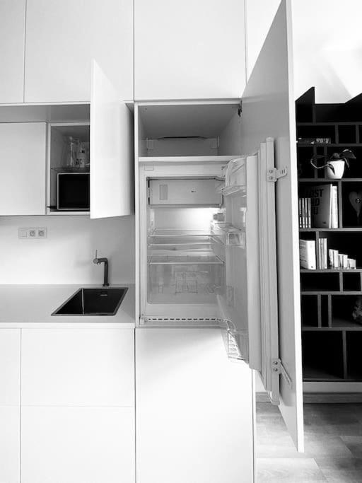 New Studio In Quiet Part Of The City Center Bratislava Esterno foto